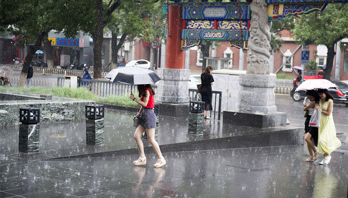 成都,四川,暴雨,双流机场,兰渝铁路,旅客滞留