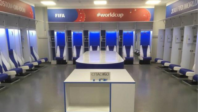 日本队被淘汰后打扫干净更衣室 留下俄语字条“谢谢”