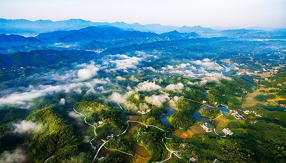 【“新时代·新平台·新机遇”——“一带一路”大型网络主题活动】构建五大国际物流通道体系，重庆从内陆腹地走向开放前沿