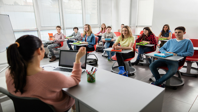 【深度】主角预备员：国际学校里的中国教师