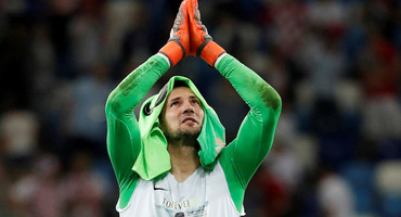 当克罗地亚帅气门将脱下球衣后，全世界都为之动容……