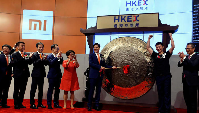 小米敲响港交所“加大版”开市锣 雷军感谢李嘉诚、马化腾、马云真金白银支持