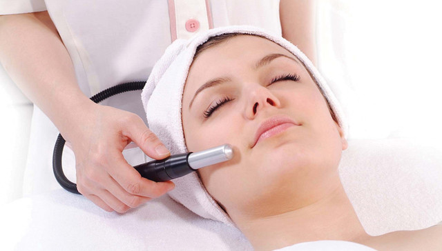 其实对“素颜”的追捧反而让女性更焦虑了