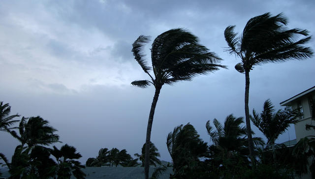 强台风来袭：浙江30万人大转移 温州台州狂风大雨