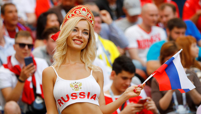 男球迷慌了 FIFA要求赛事转播减少美女出镜