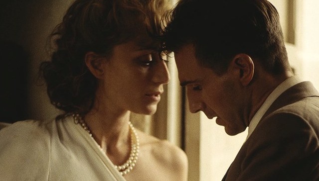 《英国病人》《钢琴课》“毁三观”？豆瓣短评里的道德景观与现实焦虑