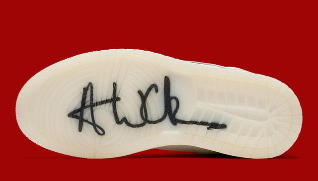 【是日美好事物】需要找希腊代购的Off-White新品 让时尚女魔头穿上脚的Air Jordan