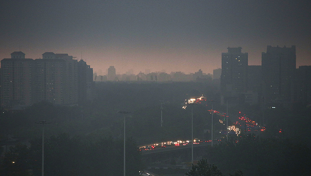 【界面早报】北京发布暴雨黄色预警 拼多多更新招股书