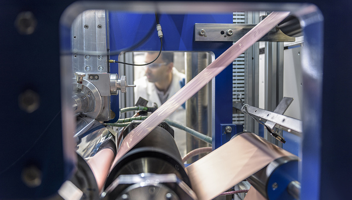 进口替代前景看好 上市公司抢滩锂电池隔膜领域