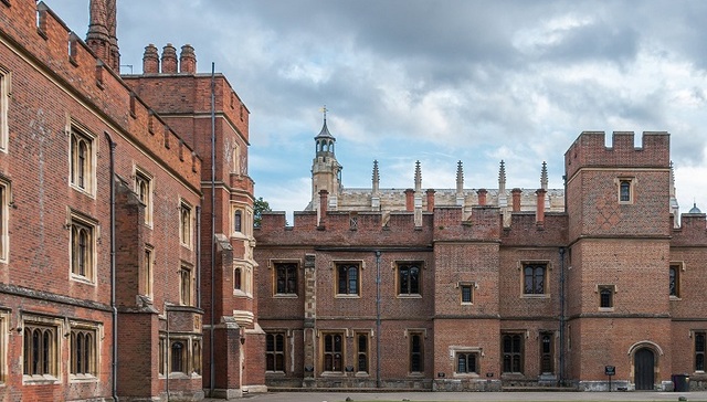 为何说私立学校伤害了公众利益？该如何解决？