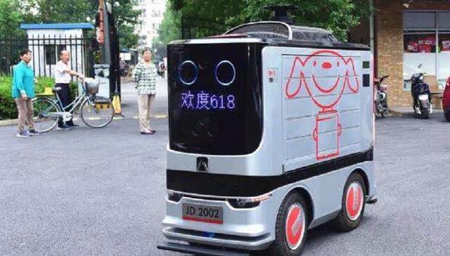 谁家还没个机器人快递小哥，行业巨头纷纷抢占智慧物流下半场先机