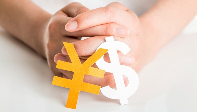 人民币贬值 三大压力乍现