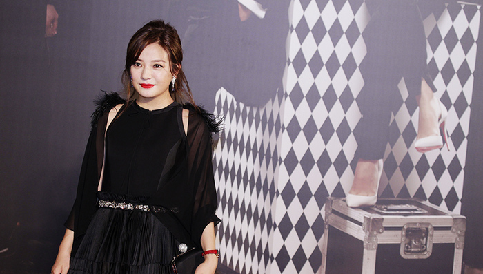 股民,祥源,赵薇等,俞发祥,起诉人,投资者,信息披露违规,小燕子,证券时报,虚假陈述若干规定