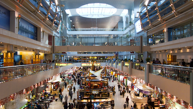 机场流量经济学：机票在手，买点东西再走？