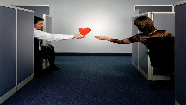 我想和你交朋友，你却想帮我找工作？