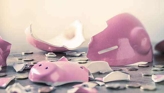 香港上市公司单日暴跌9成 新任执行董事与财蜂发财树等平台关联