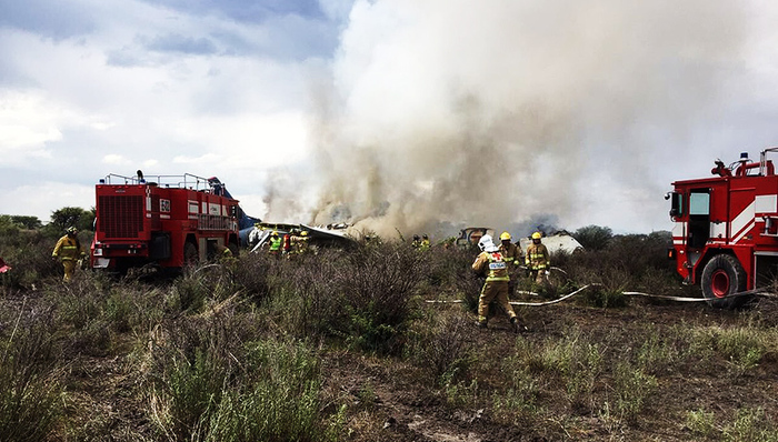 墨西哥一航班坠毁 机上101人全部生还85人受伤