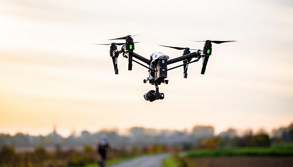 济南“空中交警”无人机上岗， 重点抓拍“开车玩手机”