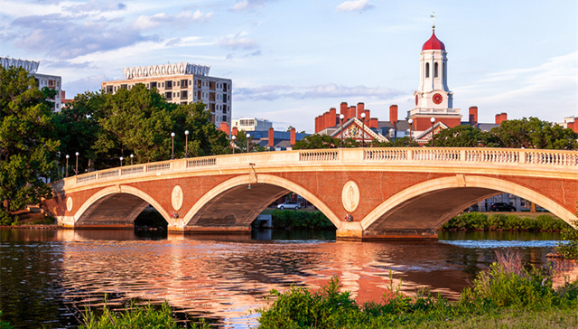 哈佛陷入声誉困扰：歧视亚裔 录取不够格的“哈二代”