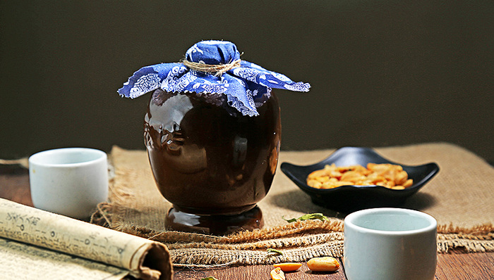 理财收益,金枫,黄酒行业,公司年报,公司净利润,酒业,公司经营,营销网络,银行理财产品,研发投入