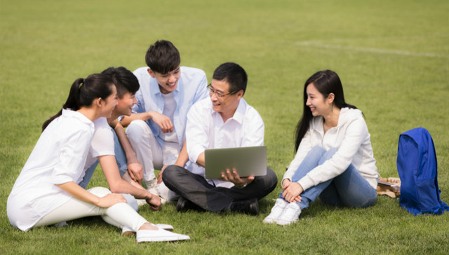 保研夏令营受热捧：高校吸引优质生源 学生争夺通关“绿卡”