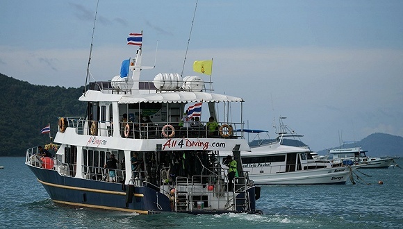 普吉岛沉船凤凰号预计下周完成打捞，泰国整顿游船安全