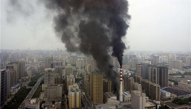 西安一热力公司火灾导致4人受伤 现场周边300米居民连夜疏散