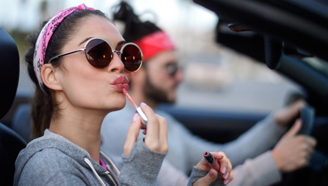 消费呈现“口红效应”：收入增速向下 粉丝经济向上