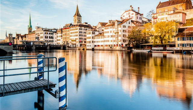 【逃跑计划】用10分钟找寻一片绿洲，在黄昏时分坐在湖水旁喝一杯小酒，这才是向往的苏黎世式生活