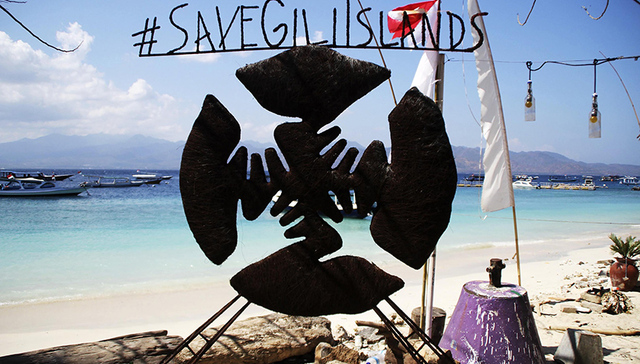 印尼两周三次强震已致400多人死亡 旅游业受创海岸抬高