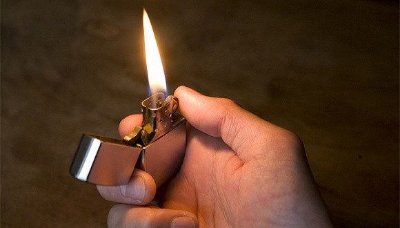 烧伤自己的洪雅原县长二审曾被改判，出狱后希望案件能重审