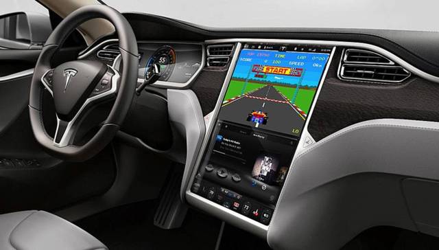 “不正经”的特斯拉往车载娱乐系统里安装了一款可通过方向盘控制的游戏