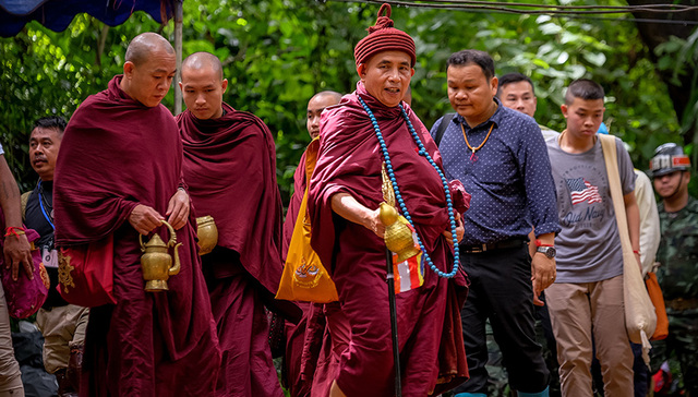 【天下奇闻】泰国僧侣多超重政府鼓励信徒施舍健康食物 日本人为何没这烦恼？