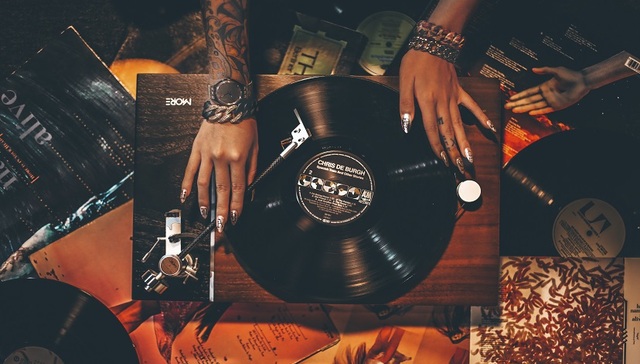 旧货回潮，不曾远离我们的黑胶唱片机