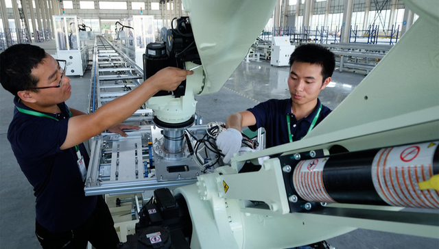 人民日报整版讨论“中国经济何以强起来”