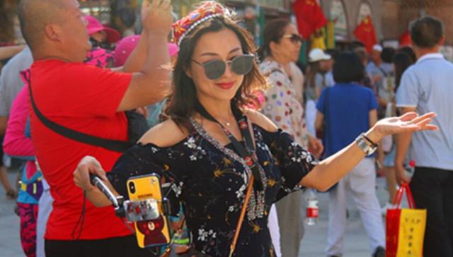 新疆国际大巴扎,步行街,国际时尚,夜市,新疆旅游,业态,新疆歌舞,新疆风情,云游,烤包子