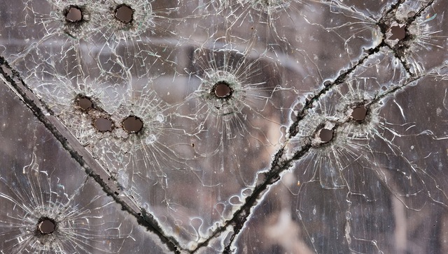 两名中国公民在菲律宾遭摩托车手枪杀 现场找到13枚子弹