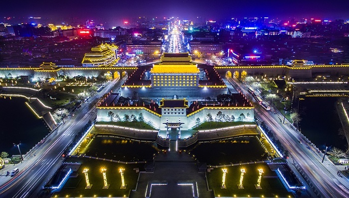 动漫游戏,LPL,锅巴厂,联赛成绩,球队成绩,西安高校,西安电子科技大学,商业地产项目,主场,南门