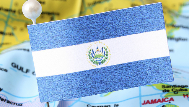 中国与萨尔瓦多共和国建立外交关系