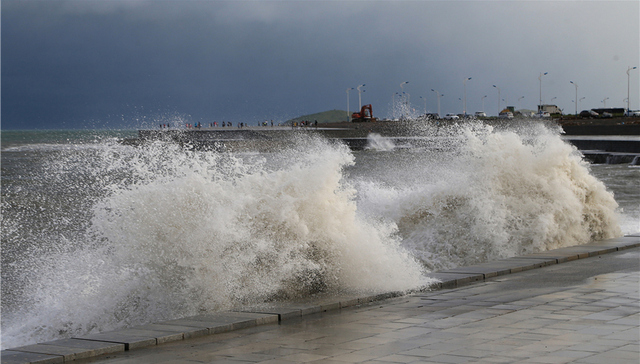 辽宁某海上试验平台上演生死营救 12人舍身抢险3人为国殉职