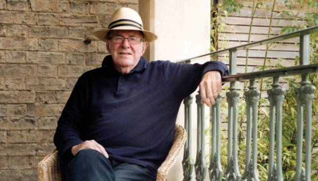 英作家克莱夫·詹姆斯：我去医院只带莎士比亚 以防人生就此落幕