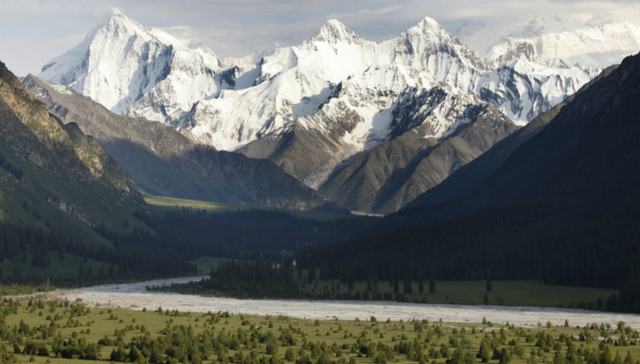 从“满目皆景”到“景后有产” 新疆旅游呈“井喷式”增长