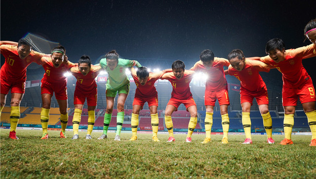 【特写】饮恨亚运决赛，步履不停的中国女足静待花开