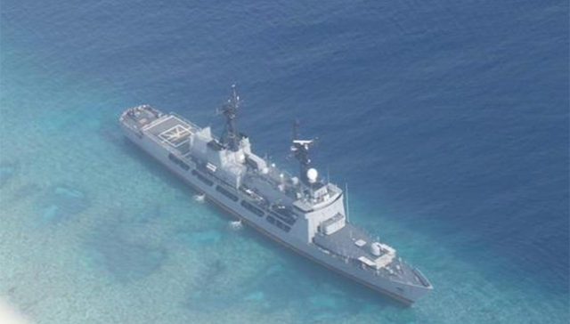 菲律宾已拖走搁浅在南海半月礁的该国最大军舰