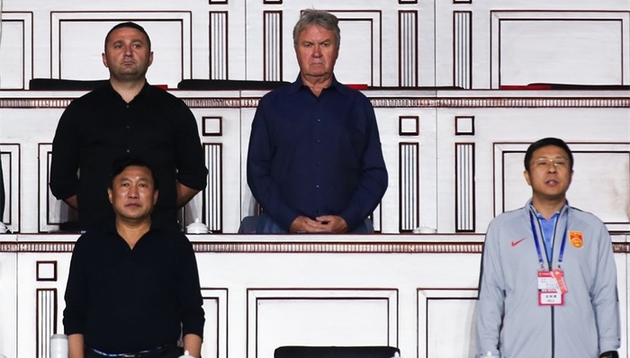 【体育早报】希丁克现场观战国奥赢球 美网女单卫冕冠军爆冷无缘四强