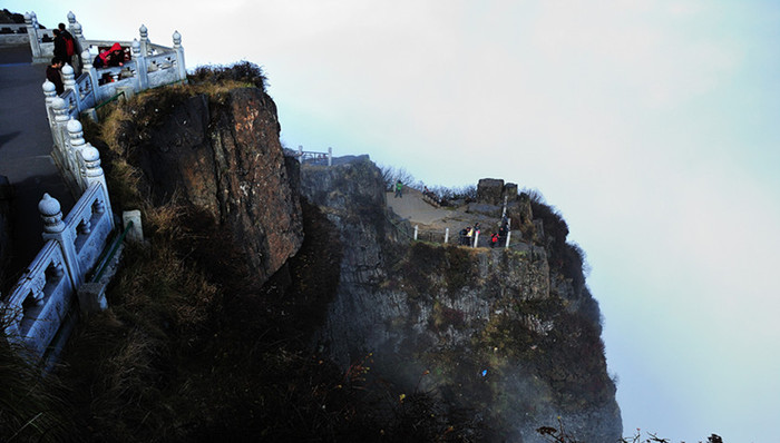 涉黑团伙,生态保护红线,宝成铁路,,舍身崖,峨眉山,仙人跳