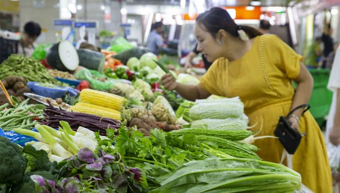提高居民收入并缩小差距 促进消费增长