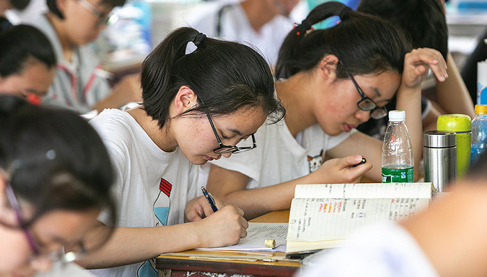 习近平,1983年,专任教师,工作汇报,好老师,校舍,四有,大头儿,公社党委,教师待遇