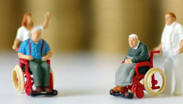 首只养老目标基金今日结束募集，鼓励投资者尽快开启定投