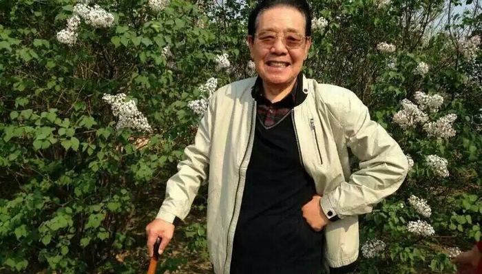 逝者｜凡有井水处，皆听单田芳